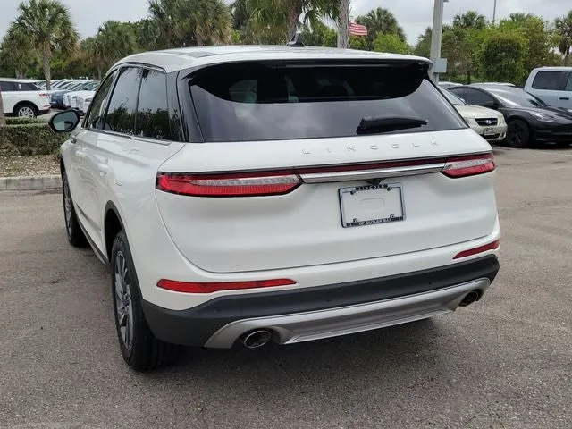 2023 Lincoln Corsair Standard photo 4