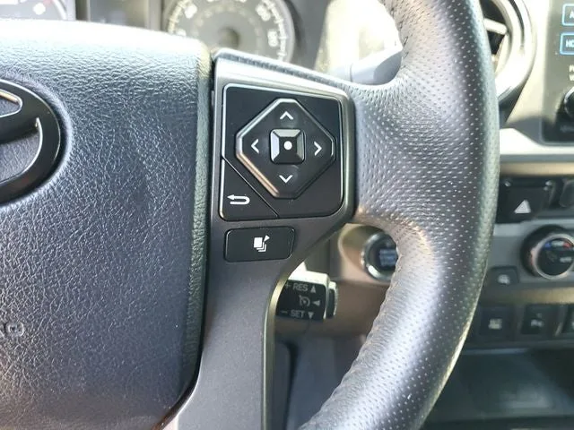 2017 Toyota Tacoma TRD Sport V6 photo 20