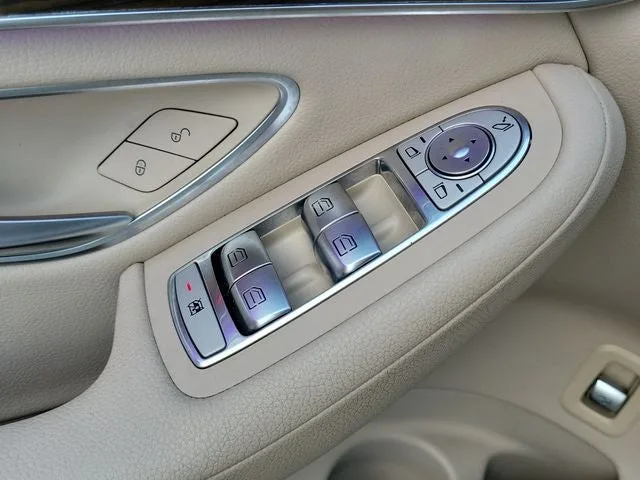 2022 Mercedes-Benz GLC GLC 300 photo 18