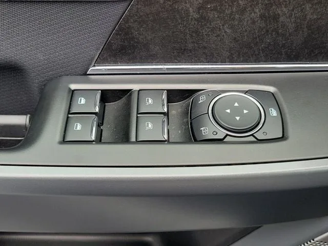 2025 Ford F-150 Lightning Flash photo 15