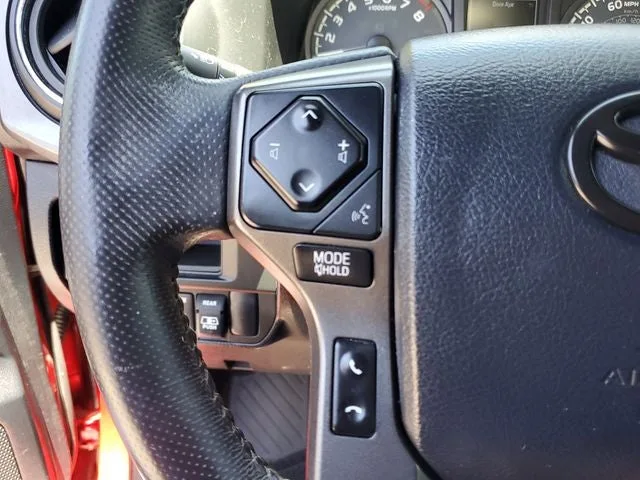 2017 Toyota Tacoma TRD Sport V6 photo 19