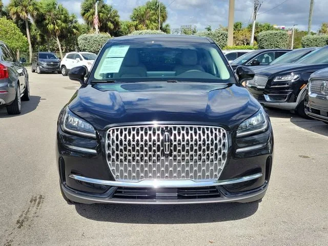 2023 Lincoln Corsair Standard photo 2