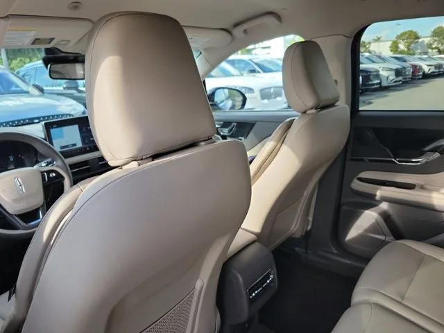 2023 Lincoln Corsair Standard photo 10