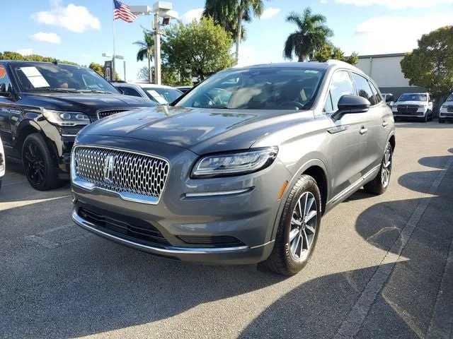 2022 Lincoln Nautilus Standard photo 3