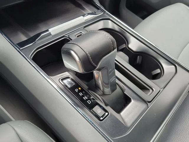 2025 Ford F-150 Lightning Flash photo 29