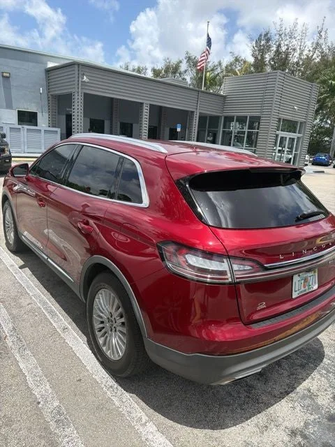 2019 Lincoln Nautilus Standard photo 3