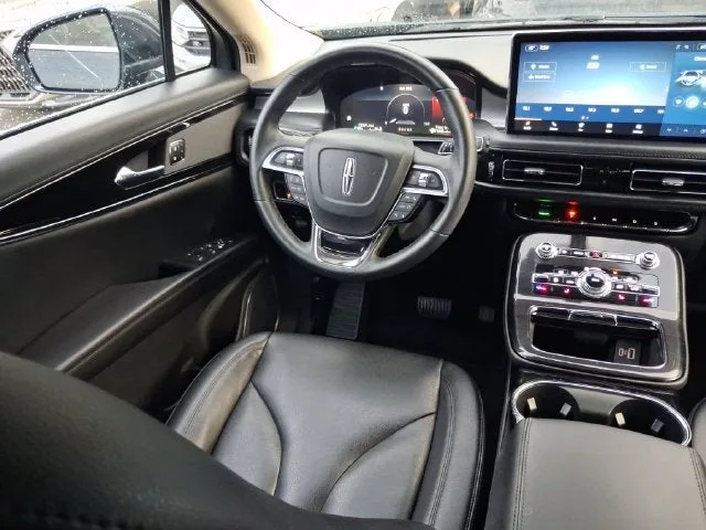 2023 Lincoln Nautilus Standard photo 8