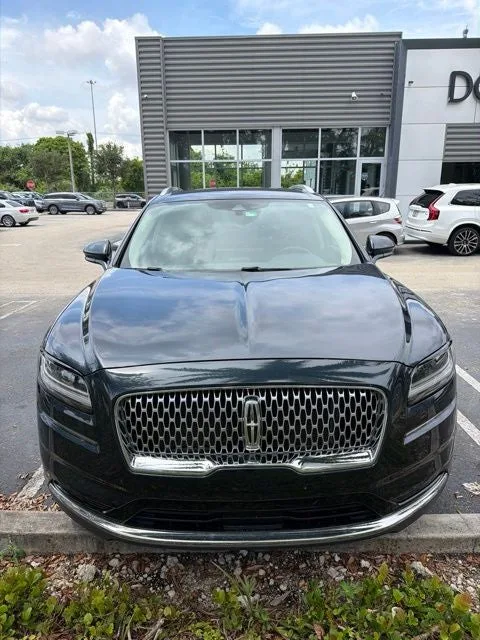 2023 Lincoln Nautilus Standard photo 2