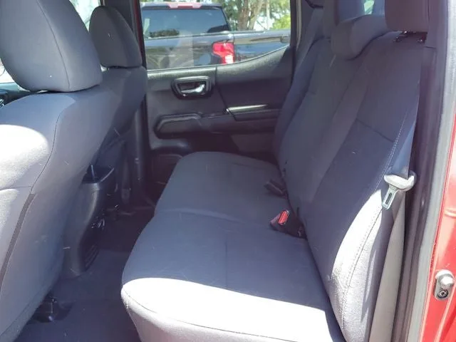 2017 Toyota Tacoma TRD Sport V6 photo 10