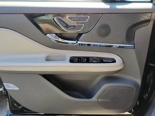 2024 Lincoln Corsair Premiere photo 26