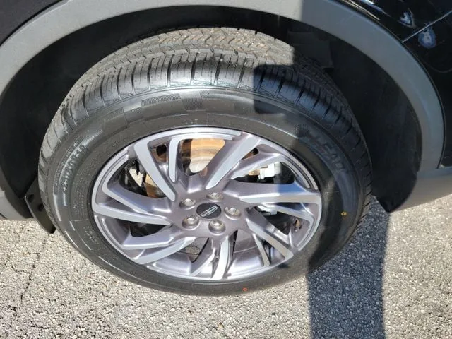 2023 Lincoln Corsair Standard photo 5