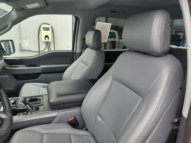 2025 Ford F-150 Lightning Flash photo 10