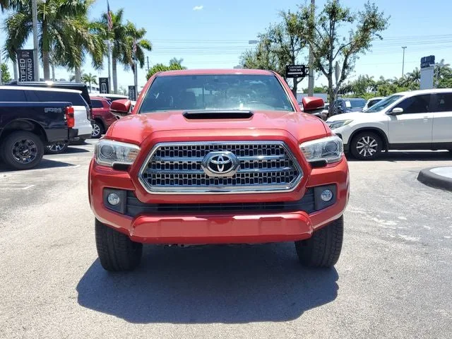 2017 Toyota Tacoma TRD Sport V6 photo 2