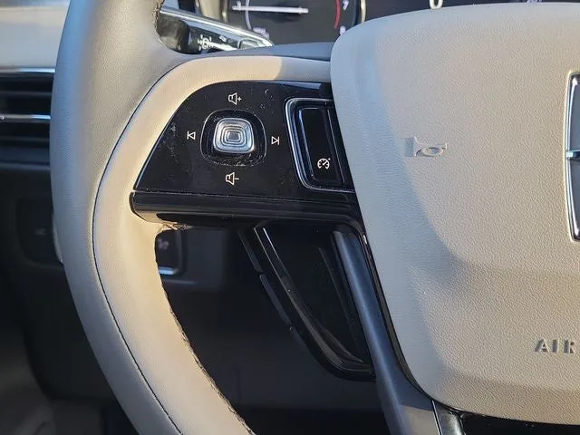 2022 Lincoln Corsair Standard photo 22