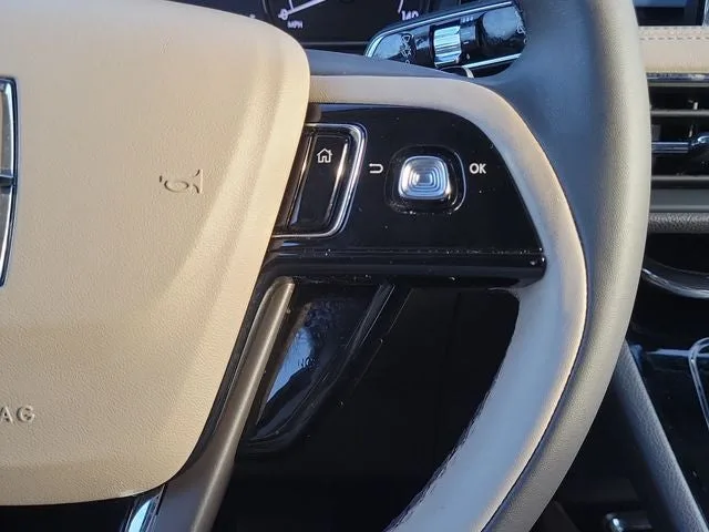 2022 Lincoln Corsair Standard photo 23
