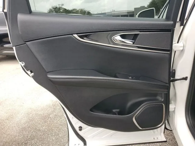 2023 Lincoln Nautilus Standard photo 12