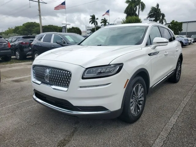 2023 Lincoln Nautilus Standard photo 3