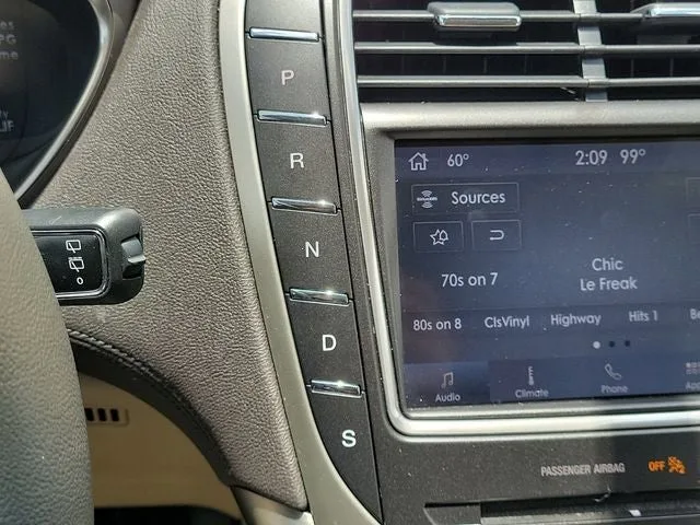 2019 Lincoln Nautilus Standard photo 22