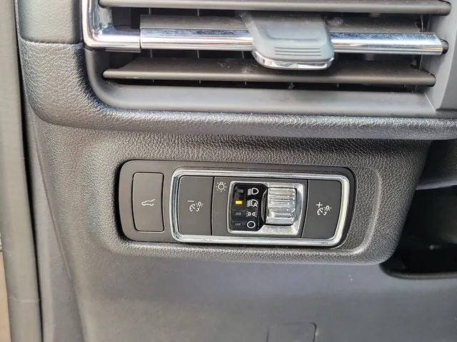 2021 Lincoln Corsair Standard photo 13