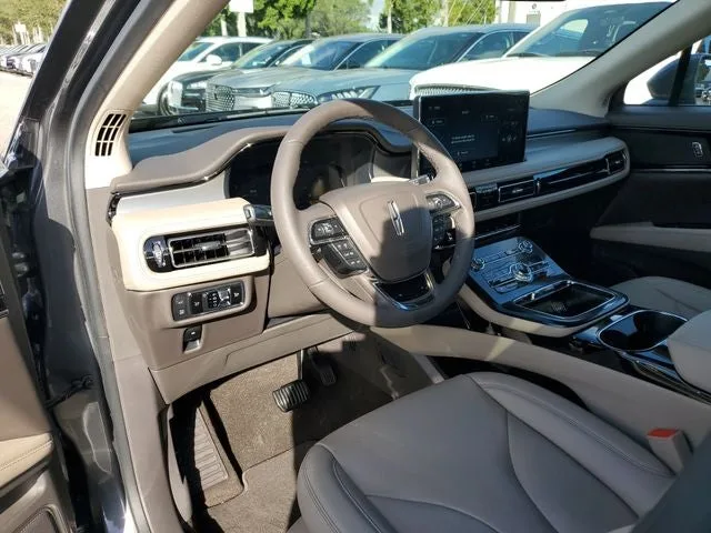 2022 Lincoln Nautilus Standard photo 13