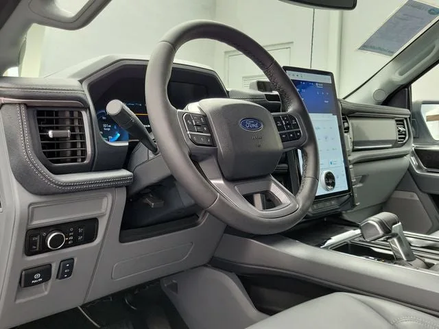 2025 Ford F-150 Lightning Flash photo 9