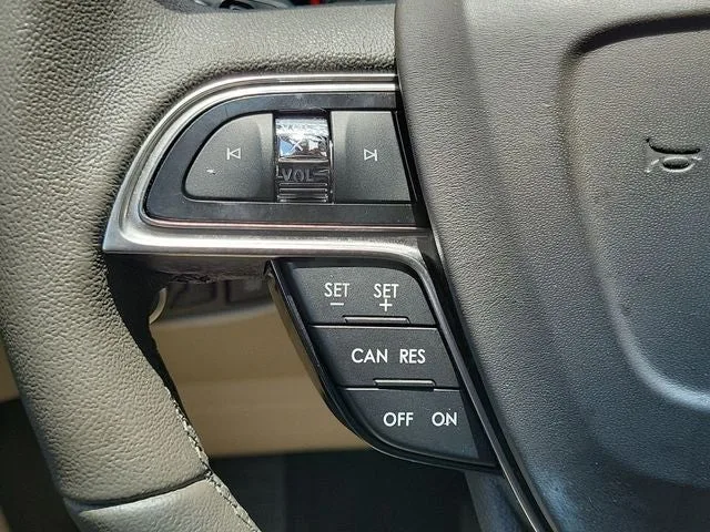 2019 Lincoln Nautilus Standard photo 19