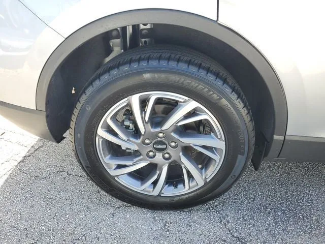 2023 Lincoln Corsair Standard photo 7