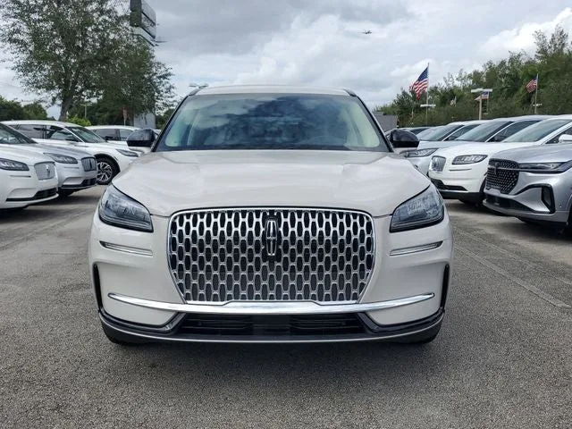 2024 Lincoln Corsair Premiere photo 2