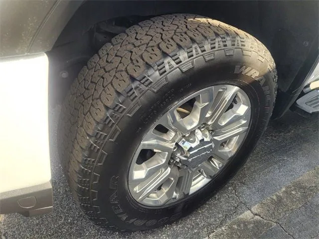 2023 GMC Sierra 2500HD Denali photo 3