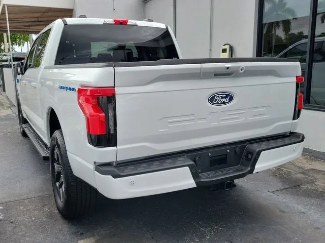 2025 Ford F-150 Lightning Flash photo 4