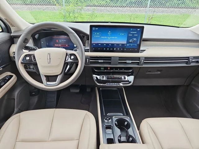 2024 Lincoln Corsair Premiere photo 8