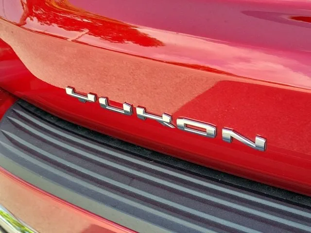 2022 GMC Yukon SLT photo 7