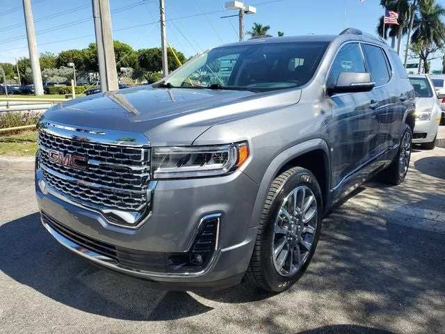 2021 GMC Acadia Denali photo 2