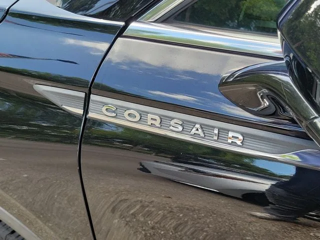 2021 Lincoln Corsair Standard photo 8