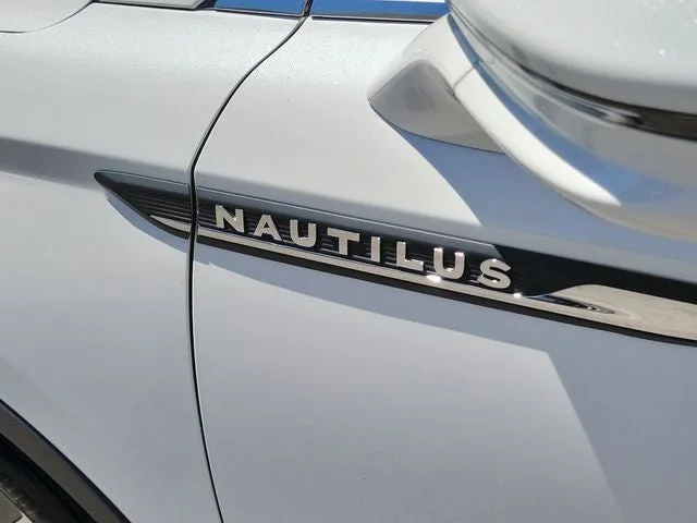 2023 Lincoln Nautilus Reserve photo 7
