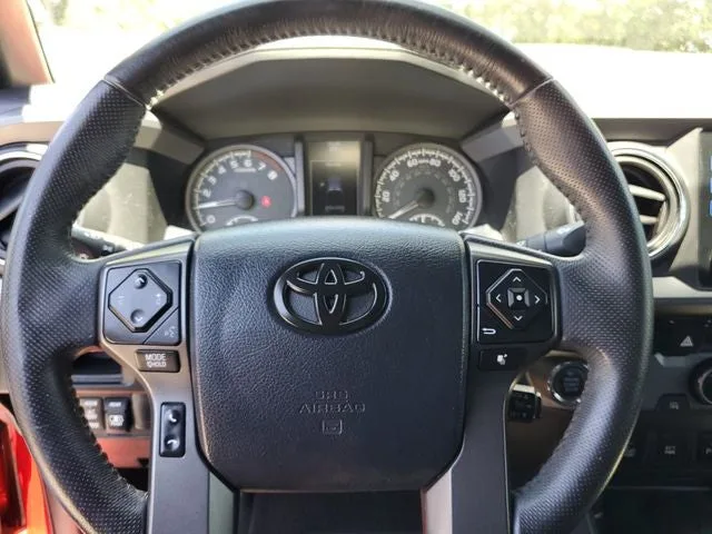 2017 Toyota Tacoma TRD Sport V6 photo 18