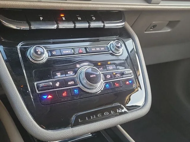 2022 Lincoln Corsair Standard photo 28