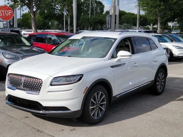 2023 Lincoln Nautilus Standard photo 2