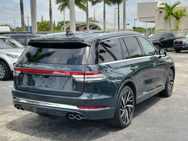 2025 Lincoln Aviator Black Label Premium photo 4