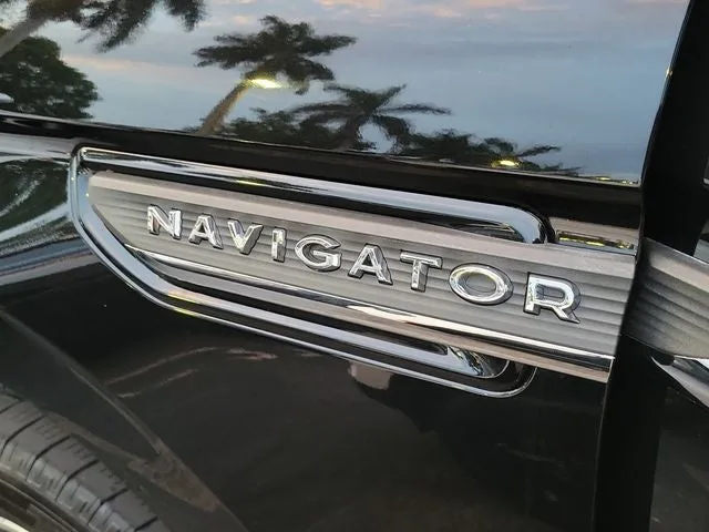 2024 Lincoln Navigator Premiere photo 6