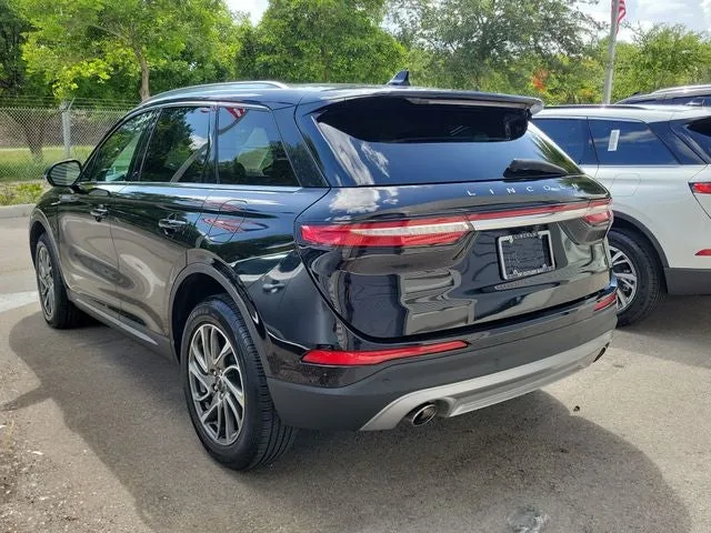 2021 Lincoln Corsair Standard photo 4