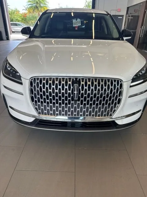 2025 Lincoln Corsair Premiere photo 2