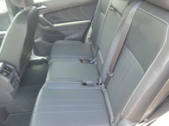 2024 Volkswagen Tiguan 2.0T SE R-Line Black photo 12
