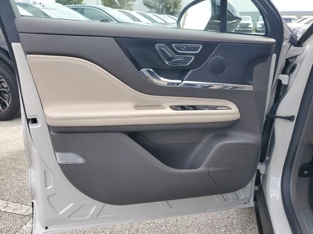 2024 Lincoln Corsair Premiere photo 15