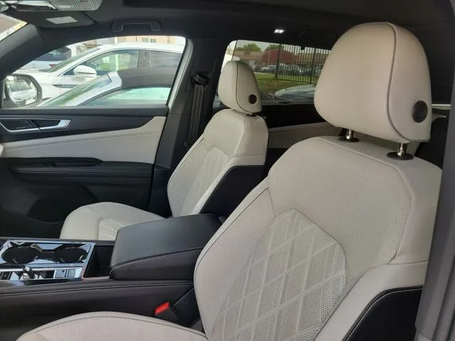 2024 Volkswagen Atlas Cross Sport 2.0T SEL Premium R-Line photo 12