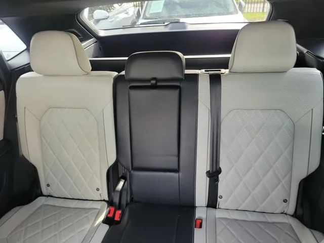 2024 Volkswagen Atlas Cross Sport 2.0T SEL Premium R-Line photo 13