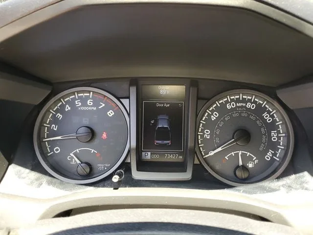 2017 Toyota Tacoma TRD Sport V6 photo 21