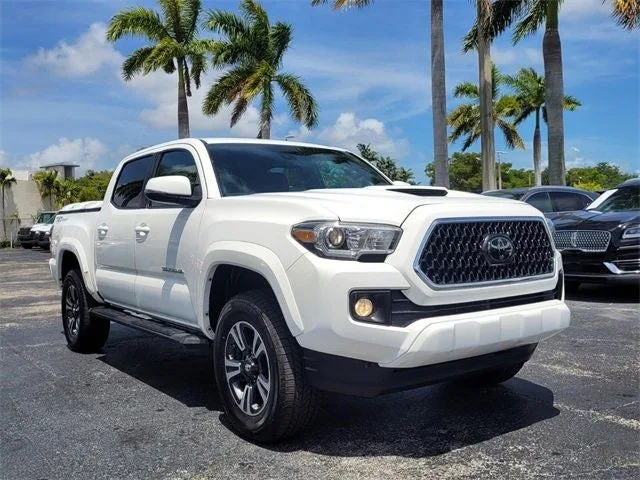 2018 Toyota Tacoma TRD Sport V6 photo 3