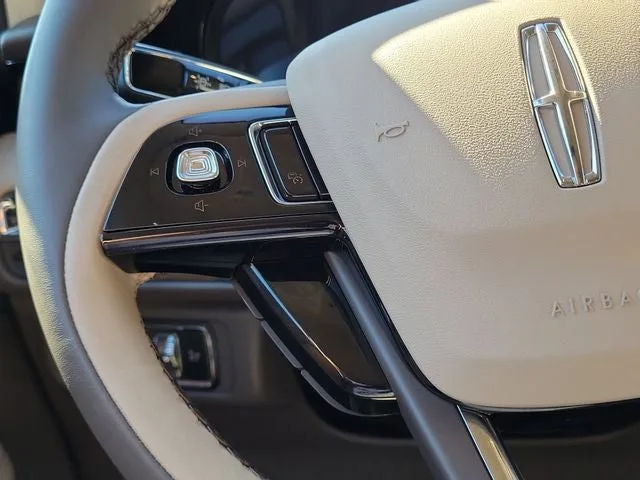 2024 Lincoln Corsair Premiere photo 14