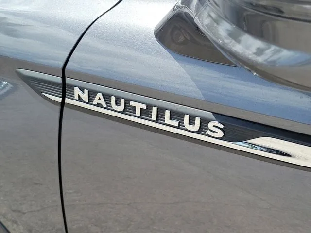 2023 Lincoln Nautilus Reserve photo 5